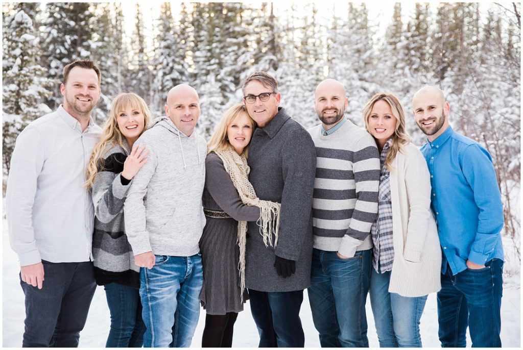 large family photo poses ideas