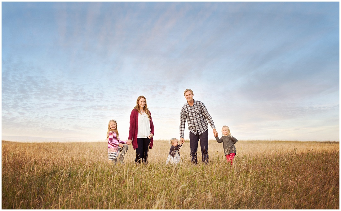 family of 3 girls at Nosehill park